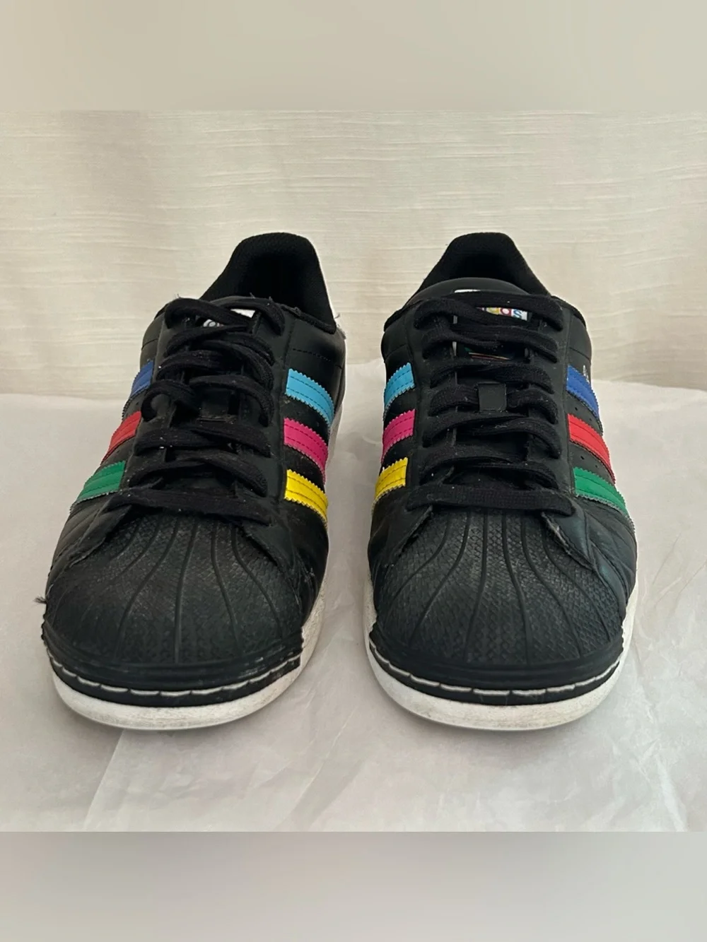 adidas black sneaker